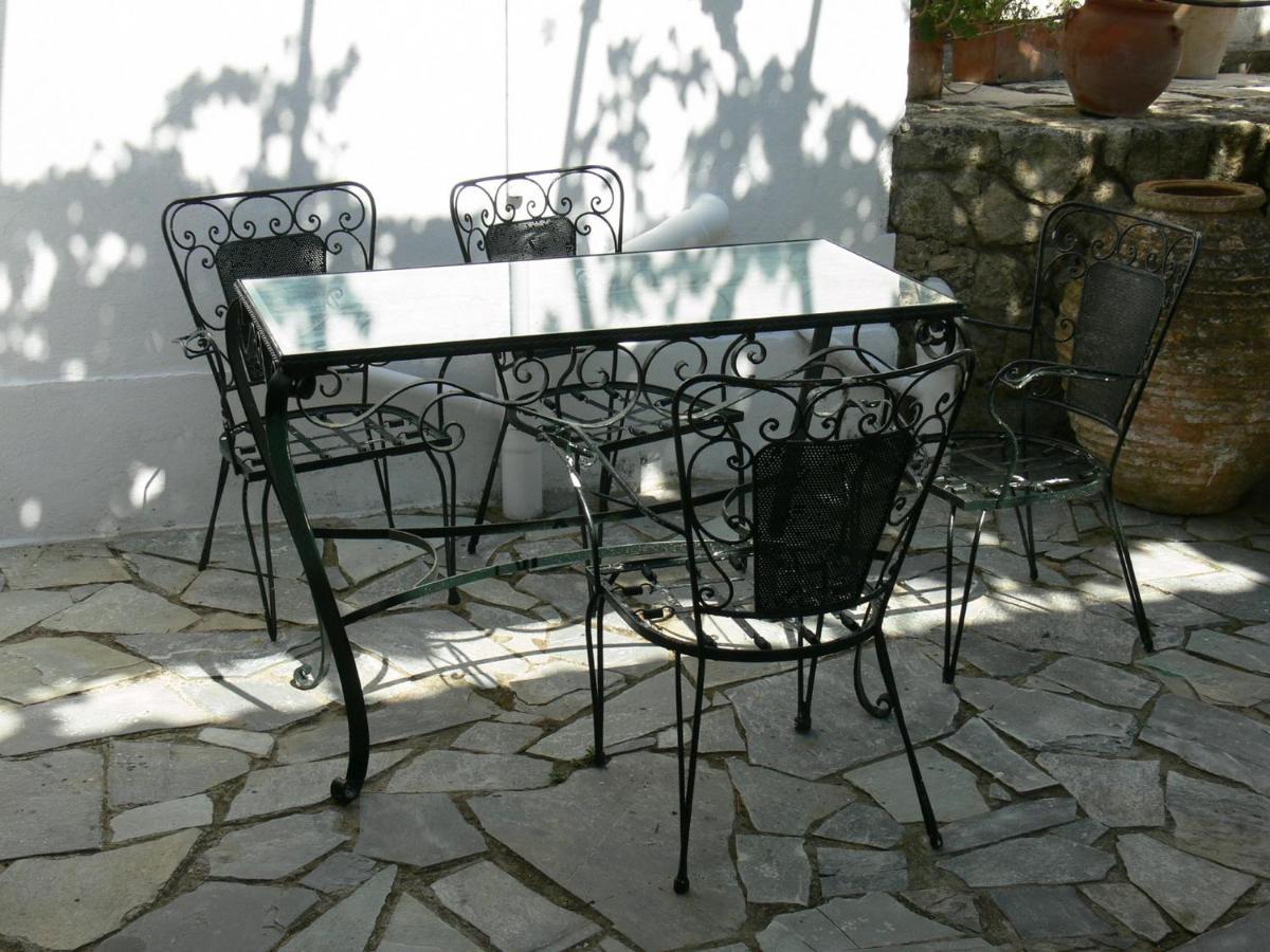 Villa Quietude Agios Stefanos Avliotes  Rum bild