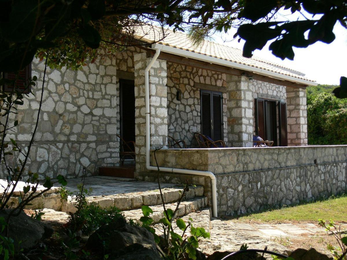 Villa Quietude Agios Stefanos Avliotes  Rum bild